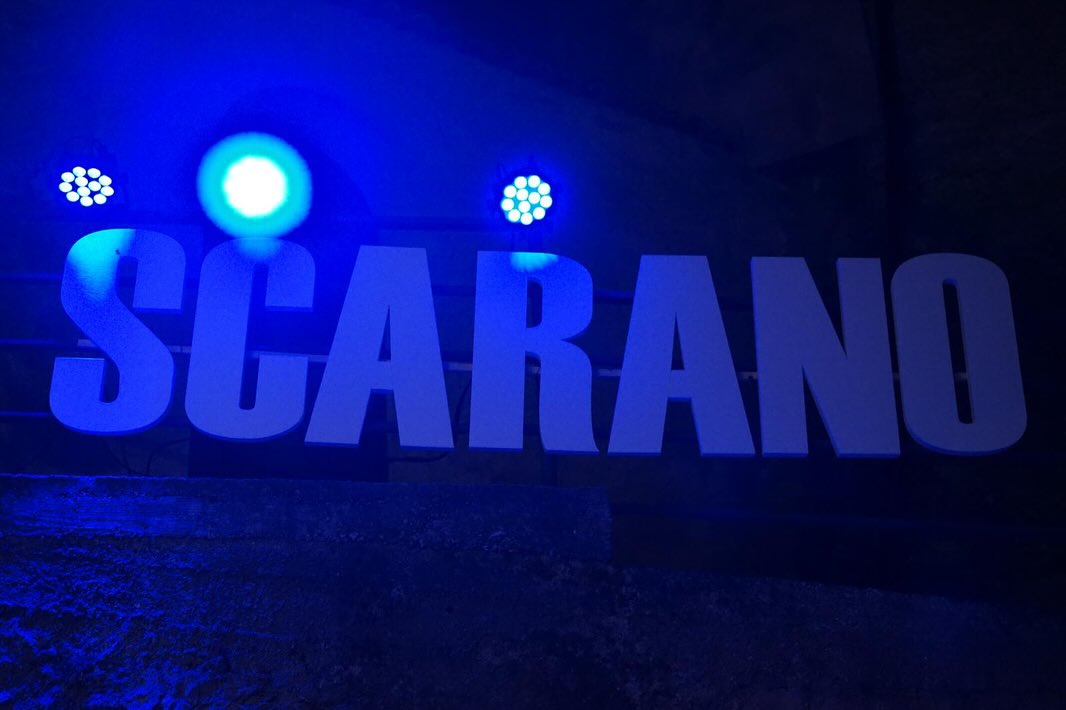 Scorcio notturno del borgo di Saracena durante lo Scarano Music Fest